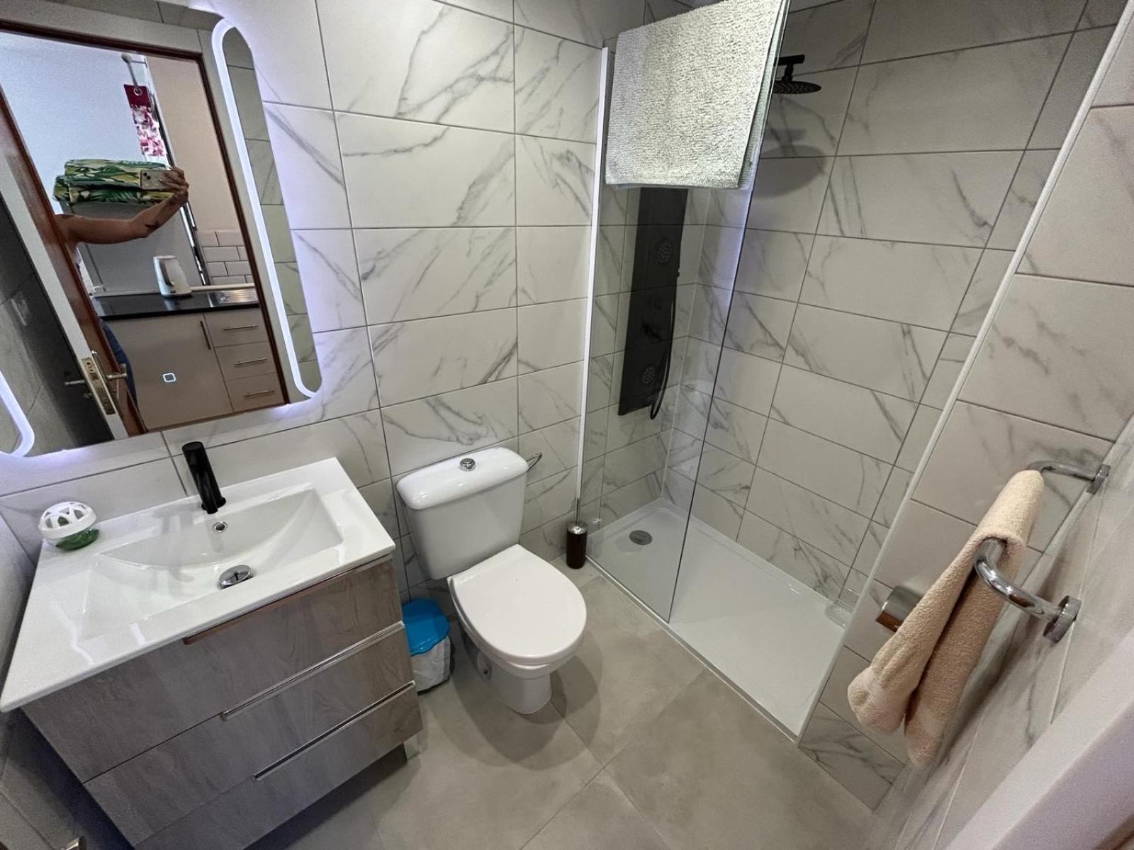 Lovely Newly Refurbished 1 Bedroom Flat Minutes From Sandy Beach,Private Terrace كاليتا ذي فوستي المظهر الخارجي الصورة
