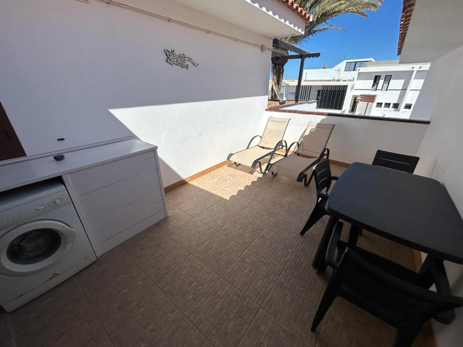 Lovely Newly Refurbished 1 Bedroom Flat Minutes From Sandy Beach,Private Terrace كاليتا ذي فوستي المظهر الخارجي الصورة